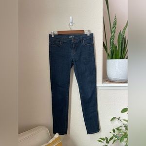 Modern skinny stretch jeans.